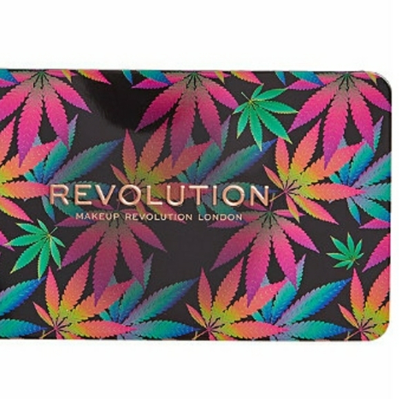 SOLD Revolution eyeshadow pallett - Picture 2 of 2